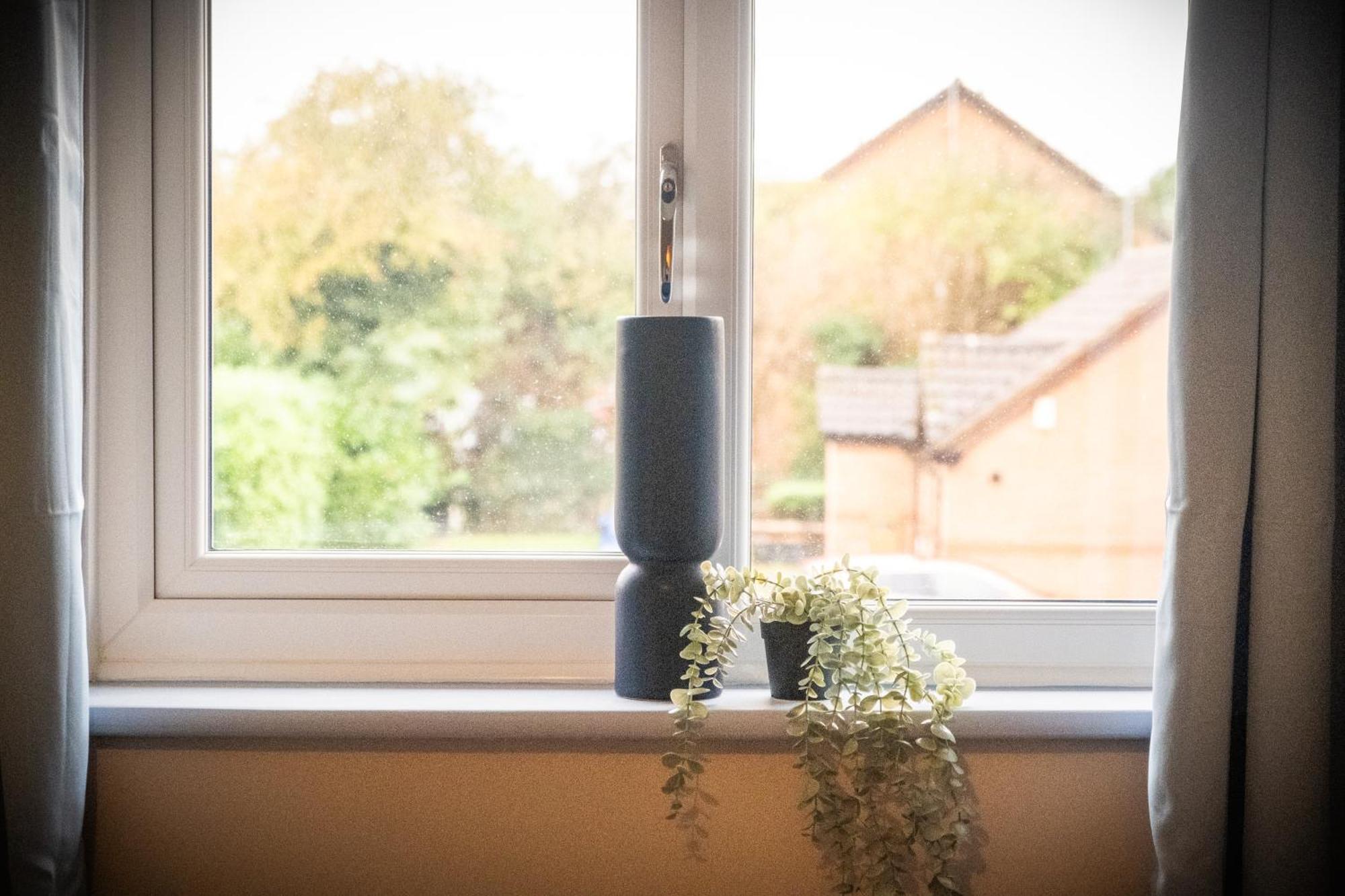 Mk 2-Bedroom Contractor'S Gem, 5 Beds, Sleeps 6, Free Parking Milton Keynes Extérieur photo